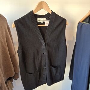 Vintage Black Sleeveless Cardigan Vest